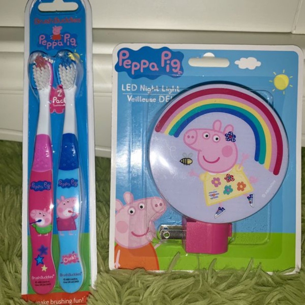 Peppa Pig toothbrush set and LED nite light NIB